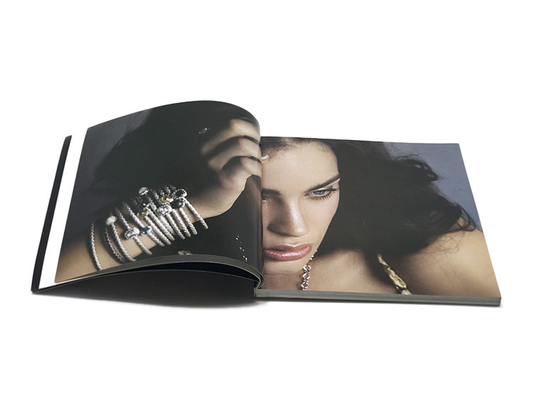 Εκτύπωση περιοδικού Pantone Color Glossy A3 A4 A5 Βιβλίο φωτογραφιών για ενήλικες