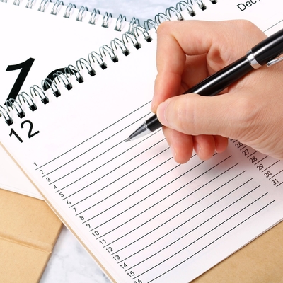 2023 Εκτύπωση Μηνιαίο Ημερολόγιο 1400gsm 1800gsm Cardboard Desk Calendar